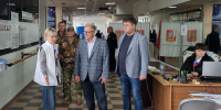 Кандидат в депутаты Государственной Думы, зампред Мособлдумы – руководитель фракции КПРФ Александр Наумов посетил избирательные участки в Чехове - КПРФ