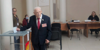 Мустафа Абдулаев проголосовал на участке №157 - Единая Россия