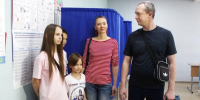Многодетные астраханцы проголосовали всей семьёй - Астрахань 24