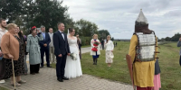Молодожены сыграли свадьбу на Куликовом поле - Молодой коммунар