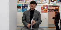 Председатель Собрания депутатов Хасавюрта Хаджимурад Умаханов проголосовал вместе с участником СВО и его семьей - Администрация МО г. Хасавюрт