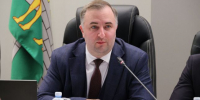 Председатель регионального Заксобрания пришел на избирательный участок с сыном - Южноуральская панорама