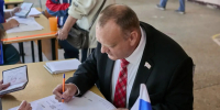 Первый заместитель председателя Совета депутатов Балашихи, руководитель фракции КПРФ Олег Зверев проголосовал на выборах 2026 года - КПРФ