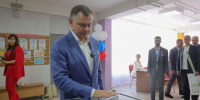 Губернатор Ростовской области Юрий Слюсарь принял участие в голосовании на выборах депутатов Госдумы - Администрация Ростовской области