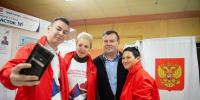 Новости Коломны- На участке №2081, который открыт в кинотеатре «Октябрь» в Озёрах, второй день подряд дежурят активисты «Волонтеров Подмосковья» - KolomnaOnline.Ru