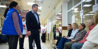 Новости Коломны- Глава Коломны пообщался с наблюдателями на избирательном участке №2086 в Озёрах - KolomnaOnline.Ru