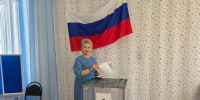 Елена Дербилова проголосовала на избирательном участке в деревне Шудья - Единая Россия