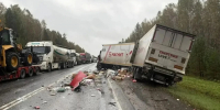 В Красноярском крае столкнулись две фуры, оба водителя погибли - Комсомольская Правда