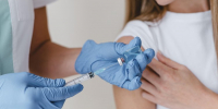 doctor-with-gloves-preparing-vaccine-woman - ТРК Щелково