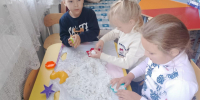 Увлекательное игровое занятие «Игры с песком». - Центр соцобслуживания населения