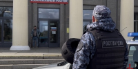 В Колпинском районе Петербурга росгвардейцы задержали двух нетрезвых нарушителей общественного порядка в период проведения Единого дня голосования - Росгвардия
