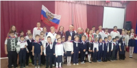 Орловские школьники приобщились к социально-патриотическому проекту Олега Карпикова «Во славу Родины и флага» - Уездный город