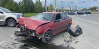 Молодой водитель немецкого авто подбил «Танк» на Чудской в Пскове. ФОТО - Pln-Pskov.Ru