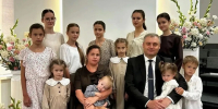 Семья с 11 детьми из Алтайского края награждена орденом «Родительская слава» - Комсомольская Правда