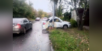 В Саратове водитель "Гранты" "обнял" столб и оказался в больнице - ИА Взгляд-инфо