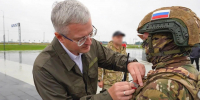 Губернатор Владимир Солодов поздравил 40-ю бригаду морской пехоты с годовщиной. . Фотография 1 - ИА Камчатка