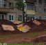 Тротуар разворотили строительной техникой: в Волжске после ремонта дома пришлось судиться с подрядчиком - Pg12.Ru