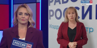 Кадр телевизионного сюжета: ведущая слева и выступающая эксперткa справа на фоне баннера с крупными буквами («РАБОТА РОССИИ») и логотипом «РОССИЯ 24» - 168.Ru