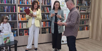 25 книг владивостокского автора передали в городские библиотеки - Единая Россия