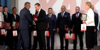 Валентин Коновалов вручил дипломы участникам проекта "Герои Хакасии" - Республиканская телевизионная сеть