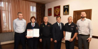 Пожилой мужчина с потерей памяти уехал не туда - билетный кассир помогла вернуть его домой - Barneos22.ru