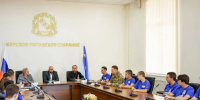 Евгений Маслов отметил заслуги волонтёров - молодогвардейцев - Единая Россия