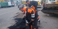 Сотрудники городского предприятия «Автобытдор» продолжают ремонтные работы по восстановлению дорожного полотна - Администрация г. Королёв
