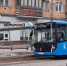 В центре Красноярска автобус снес остановку - Комсомольская Правда
