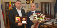 Председатель Воронежской городской Думы, Герой России Андрей Дьяченко поздравил с 80-летним юбилеем Героя Труда Российской Федерации Анатолия Семеновича Свиридова - Городская Дума
