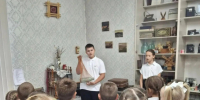 Школьный музей «Поиск» школы №118 открыл двери для первоклассников микрорайона Новосиликатный - Администрация г. Барнаул