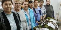 «Серебряные» волонтеры Чебоксарского округа продолжают плести маскировочные сети для бойцов СВО - Министерство труда и соцзащиты