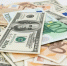 Жители России начали активно закрывать валютные вклады - GlobalMSK.Ru