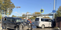 Капот всмятку: Mitsubishi Pajero и Toyota Voxy столкнулись в Южно-Сахалинске - CitySakh.Ru