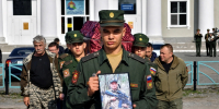 “Память о наших парнях будет вечной”. В Буланаше проводили воина Алексея Дарюсина - Газета Егоршинские Вести
