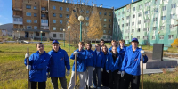 Сад памяти на Колыме: молодёжь Омсукчана высадила жимолость в Сквере Победы - Единая Россия