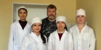 Амбассадоры и преподаватели Орского филиала ООМК провели профориентационный интенсив «Фельдшерское искусство» для учеников школы №27 г. Орска. - ООМК