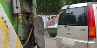 Из‑за припаркованных машин срывается вывоз мусора - Prokopievsk.ru