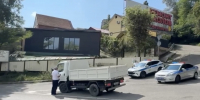 В Сочи Госавтоинспекция провела рейд среди водителей большегрузов и проверила автомобили на тонировку - Sochi24.tv