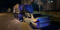 В Ленинском районе Астрахани легковушка врезалась в КамАЗ - Астрахань 24