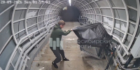 Вандал повредил платформы для инвалидов на мосту в Новосибирске - Gorsite.Ru