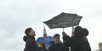 Желтый уровень погодной опасности введен в Москве из-за сильного ветра - Комсомольская Правда