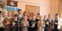 «Подарок от сердца». Воспитанники воскресной школы Успенского храма г. Мглина смастерили поделки ко Дню пожилых людей - Мглинское благочиние