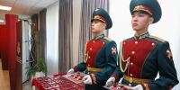 Заместитель директора Росгвардии вручил ордена Мужества и медали «За отвагу» росгвардейцам-участникам СВО, находящимся на излечении в Главном госпитале ведомства - Росгвардия