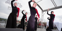 девушки танцуют на сцене - ИА Nord-News.Ru