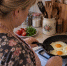 Не сало и не масло: вот на чём жарят яичницу опытные хозяйки — на вкус просто пальчики оближешь - Pro Город Ухта
