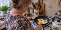 Не сало и не масло: вот на чём жарят яичницу опытные хозяйки — на вкус просто пальчики оближешь - Pro Город Ухта