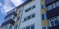 Окна выбило в многоэтажке во время взрыва газового баллона на Сахалине - News.Astv.Ru