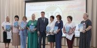 Юбилейные книги о городе вручены руководителям образовательных учреждений - Газета Вести