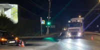 Мотоциклист попал в массовое ДТП с грузовиком у торгового центра в Кирове - ProGorod.Ru