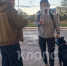 Парень с собакой живёт уединённо в лесополосе на окраине Калининграда | Фото: Геннадий Татаренко - Klops.Ru